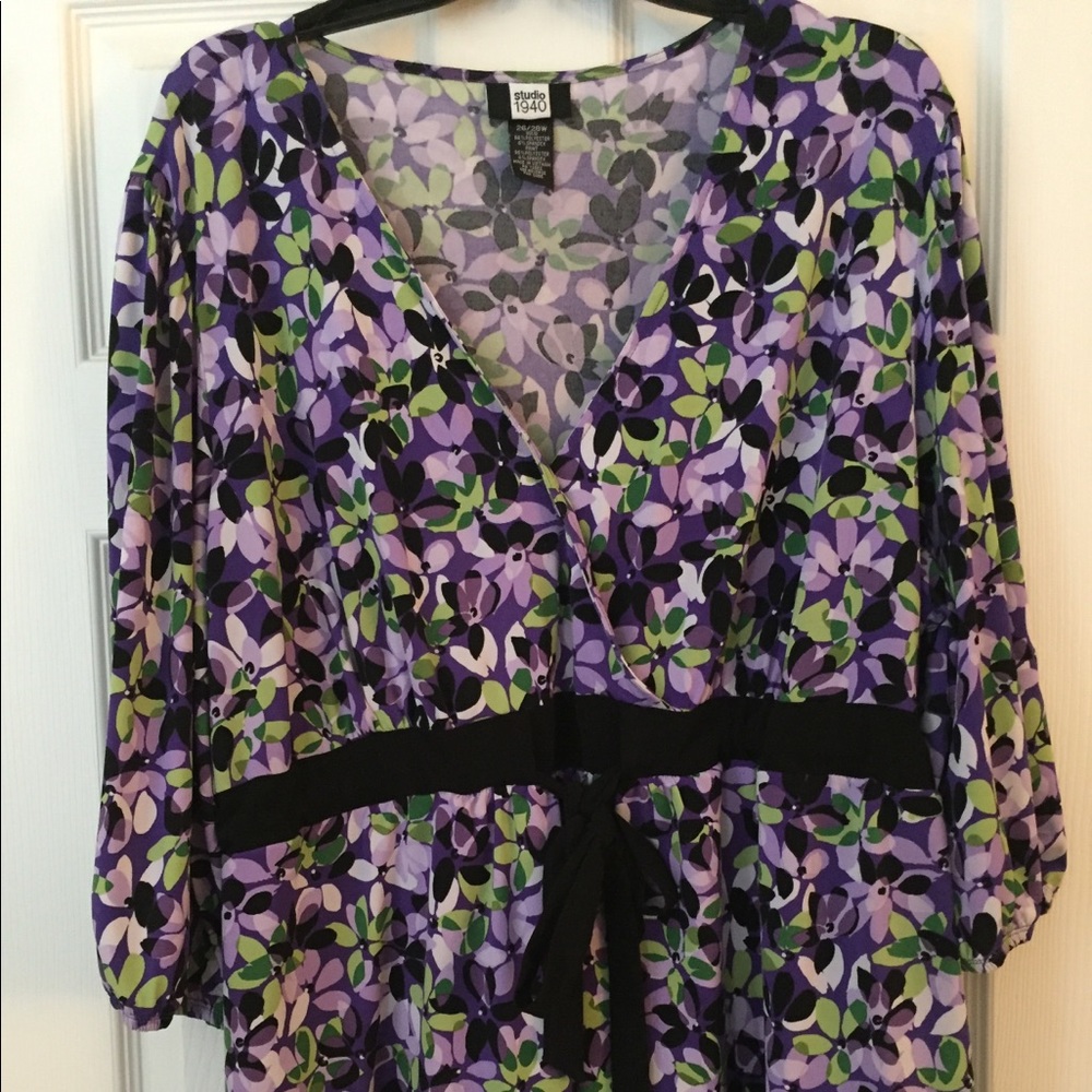 Multi-colored dressy top with tie belt